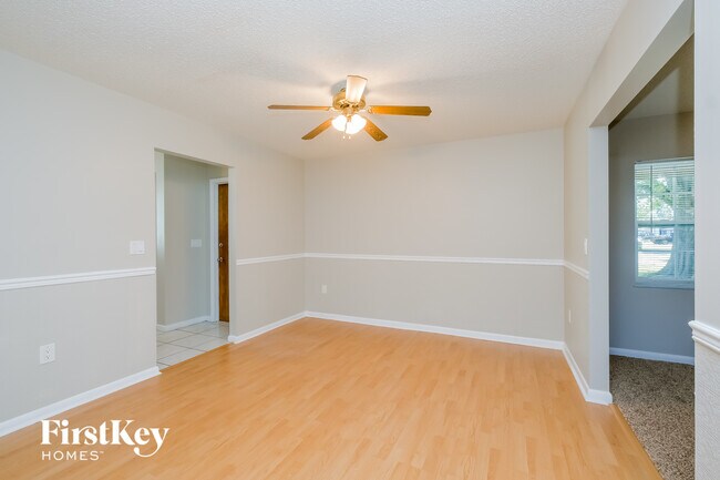 Foto del edificio - 2416 Timbercreek Loop W