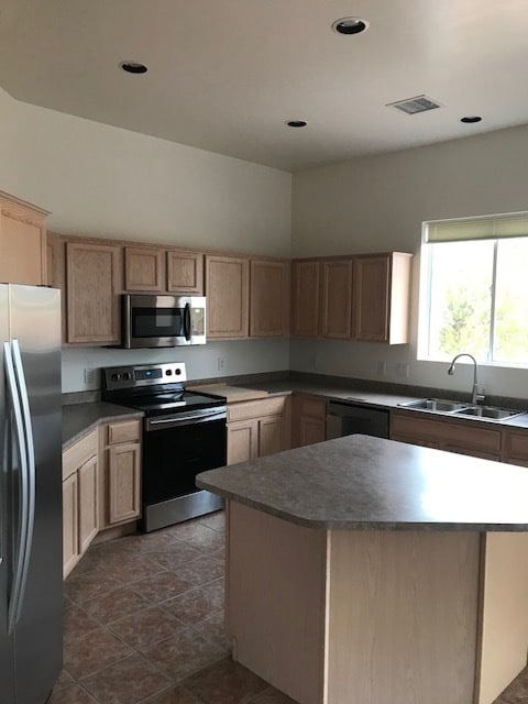 Building Photo - 437 S Valle Escondido