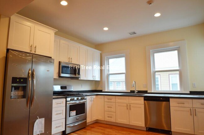 Building Photo - 177 School St