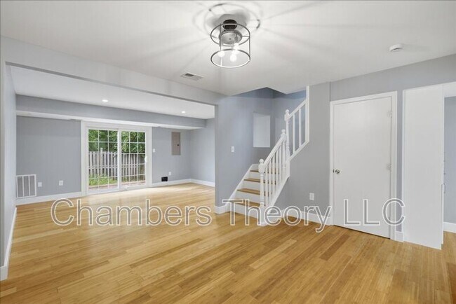 Building Photo - 5713 Independence Cir