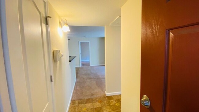 Building Photo - Spacious Lower Level, 2BD/2BA Condo Unit, ...