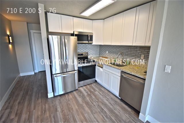 Building Photo - Phenomenal 2 Bedroom Downtown Condo! No De...