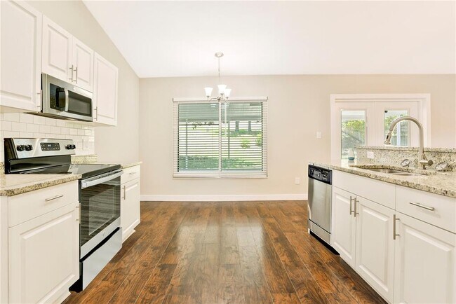 Foto del edificio - 15528 Hidden Lake Cir