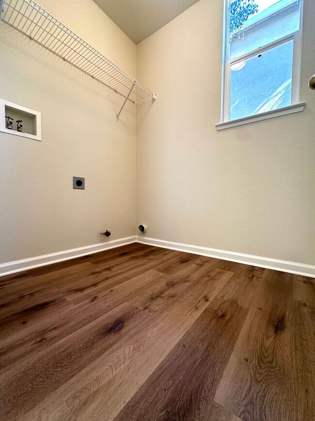 Foto del edificio - Newly Renovated & Move in Ready