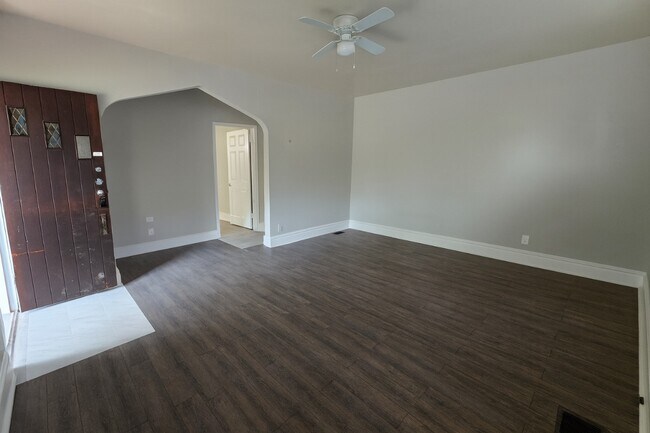 Foto del edificio - 6912 Greenway Ave
