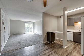 Building Photo - 302 Dunlap Ave
