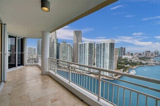 Building Photo - 848 Brickell Key Dr