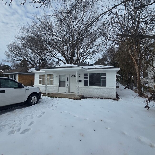 Building Photo - 2/1 Duplex Centrally located and BRAND NEW REMODEL