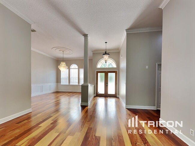 Building Photo - 340 S Mill View Way