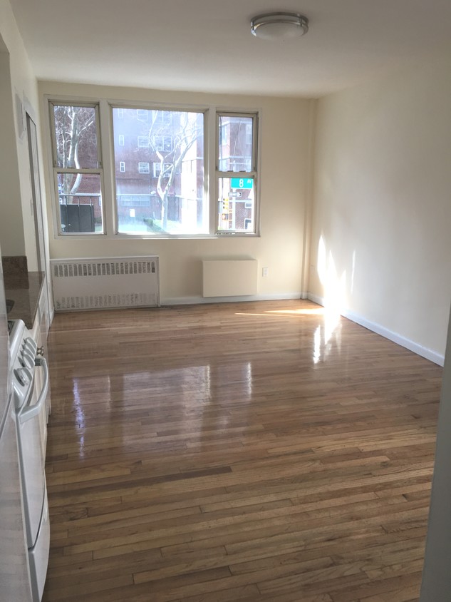 Primary Photo - 220 W 27th St
