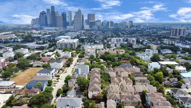 Photo - ? Live the Montrose Lifestyle! ? Apartment