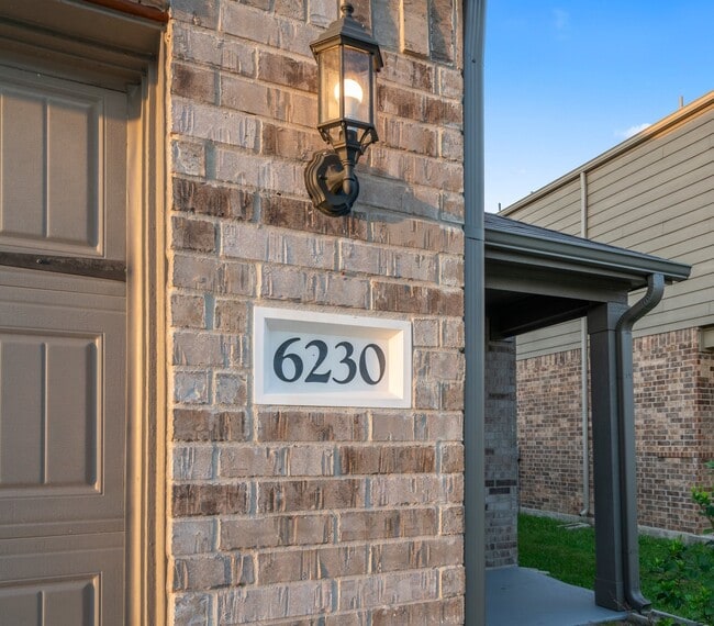 Building Photo - 6230 El Cobre Dr