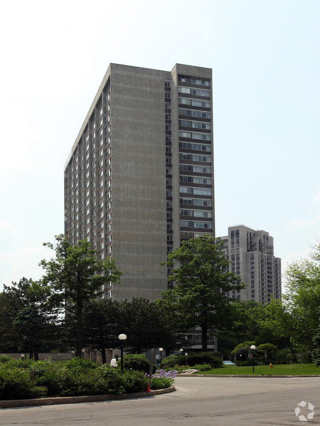 Wynford Tower Apartments At 35 Wynford Heights Cres Toronto On