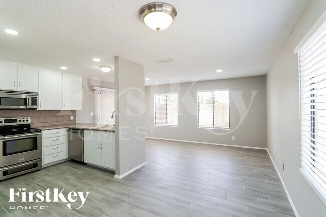 Foto del edificio - 4939 W Golden Ln