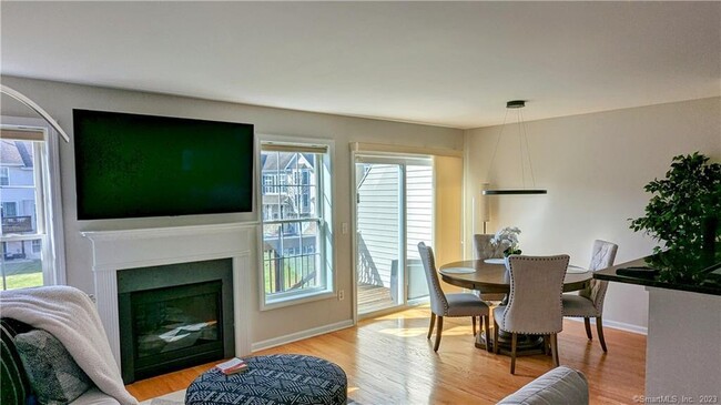 Foto del edificio - 1306 Briar Woods Ln