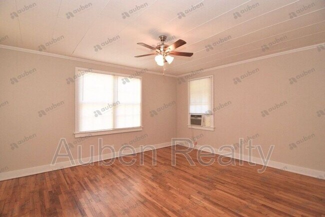 Building Photo - 512 Beaufort Dr
