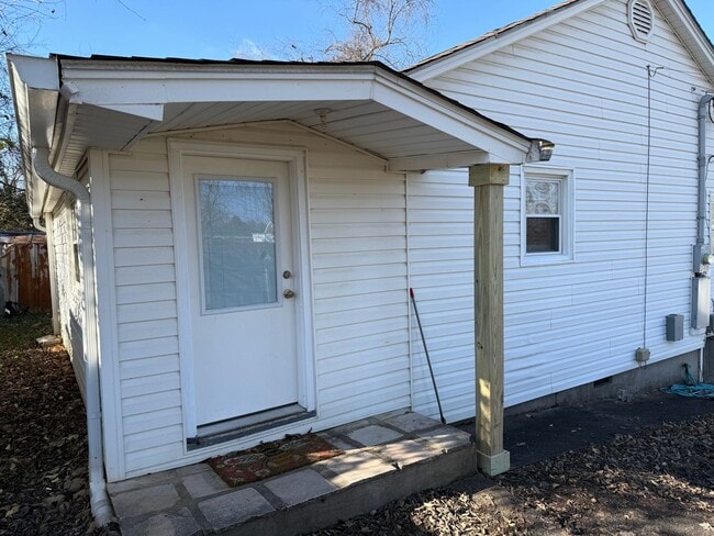 Building Photo - 320 Carter Ave