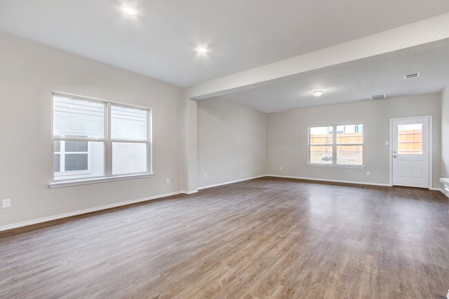 Building Photo - Spacious Bella Vista Home with Office and ...