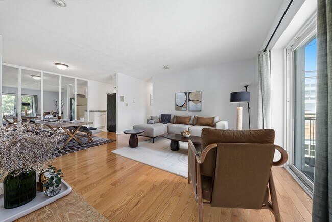 Foto del edificio - 808 Willard St