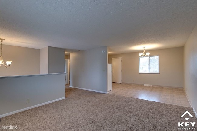 Building Photo - 6 br, 2 bath House - 3016 W May St