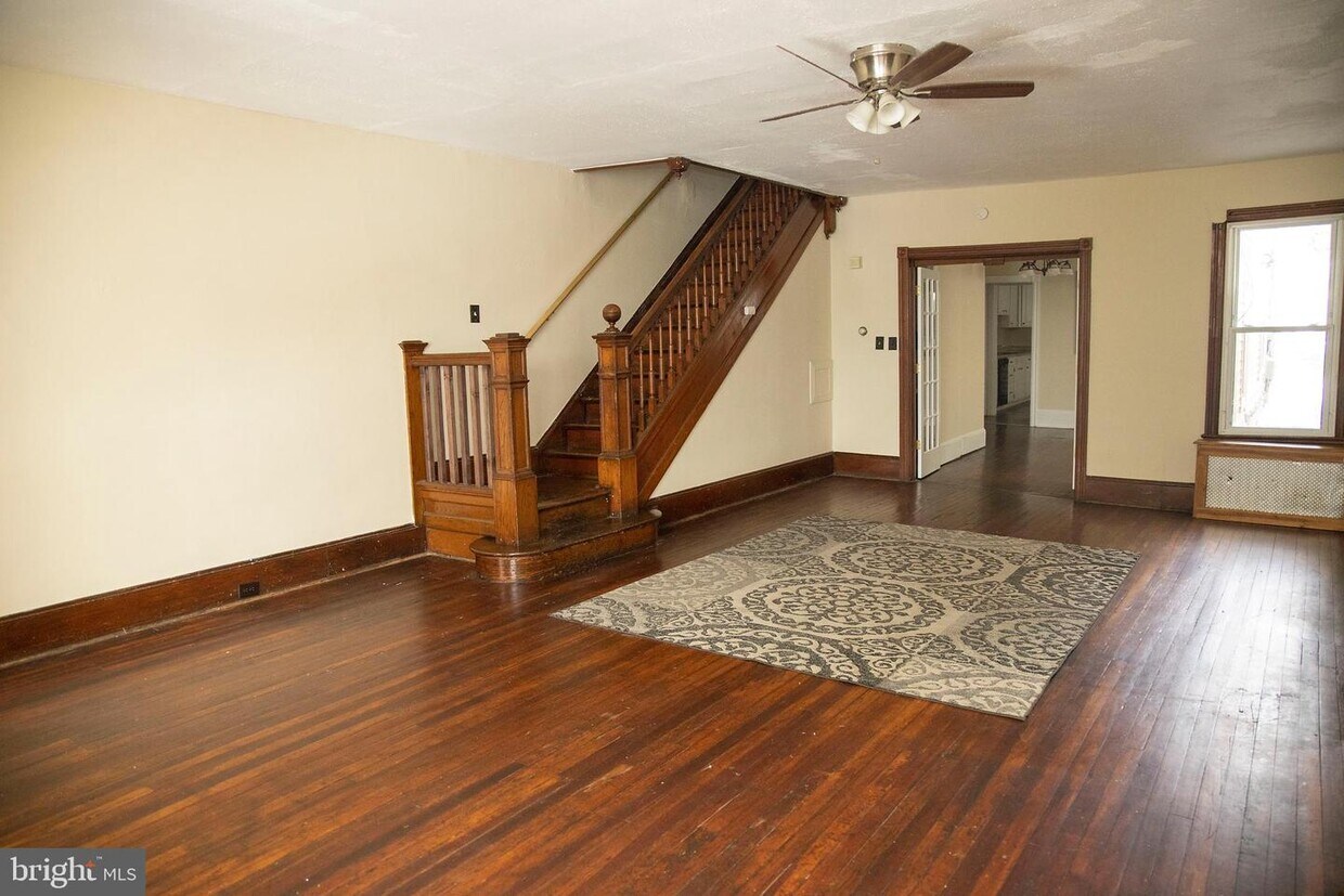 Foto principal - 589 E Chestnut St
