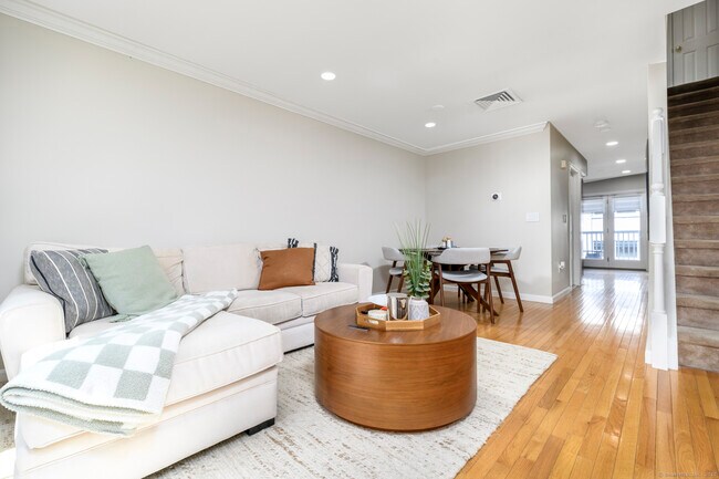 Building Photo - 28 3rd St