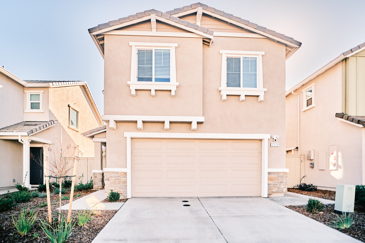 Primary Photo - 2129 Shady Tree Cir