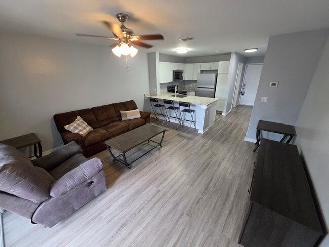 livingroom - 1330 Hunters Rd