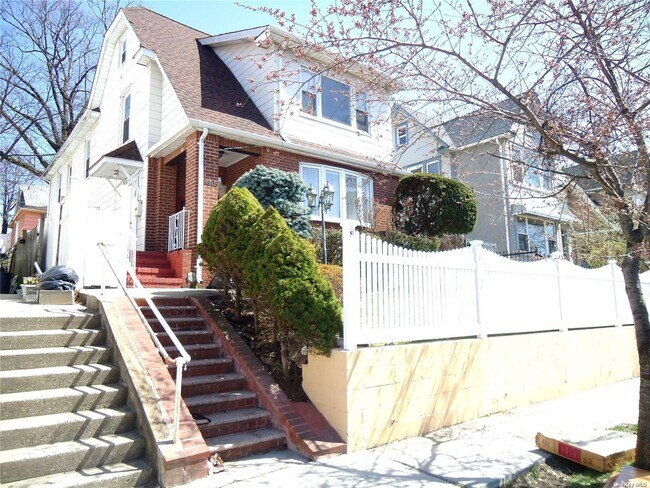 Building Photo - 84-05 164th St