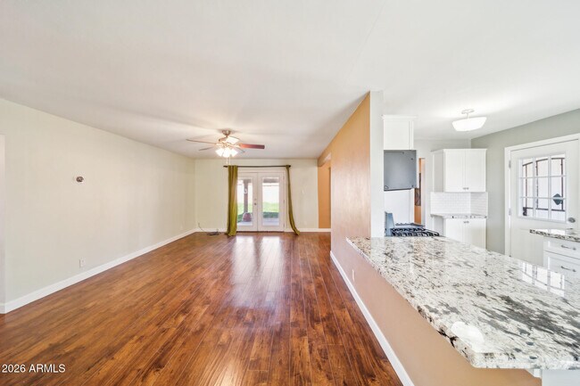 Building Photo - 2320 W Whitton Ave