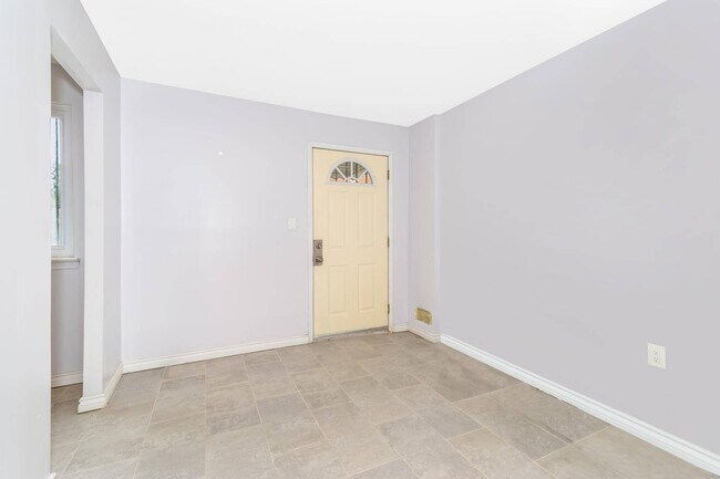 Building Photo - 1756 Lacombe Ave
