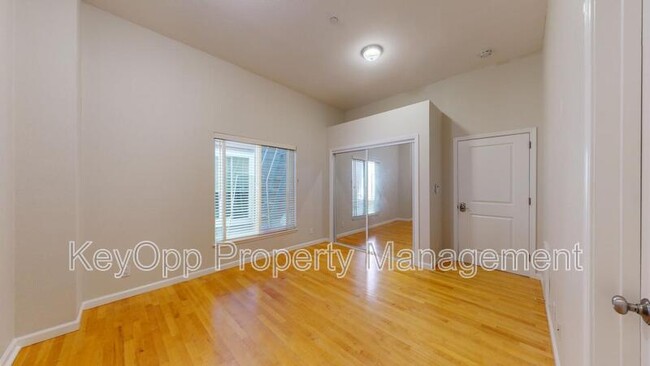 Building Photo - 2332 Taraval St