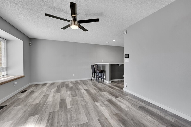 Building Photo - $2,295 - 4 Bed, 2 Bath Home in CO Springs ...