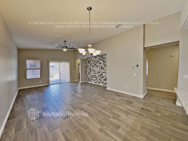 Foto del edificio - 2653 E Gillcrest Rd