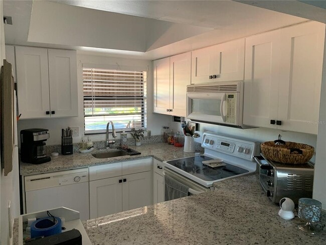 Building Photo - 2400 Winding Creek Blvd