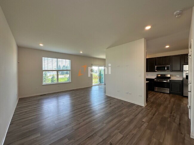 Building Photo - 10905 Illinois Dr