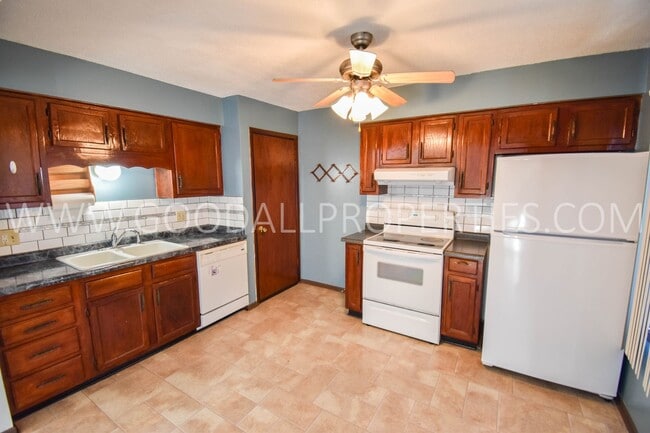 Foto del edificio - Great Deal!!! 2 Bedroom Duplex with Basement