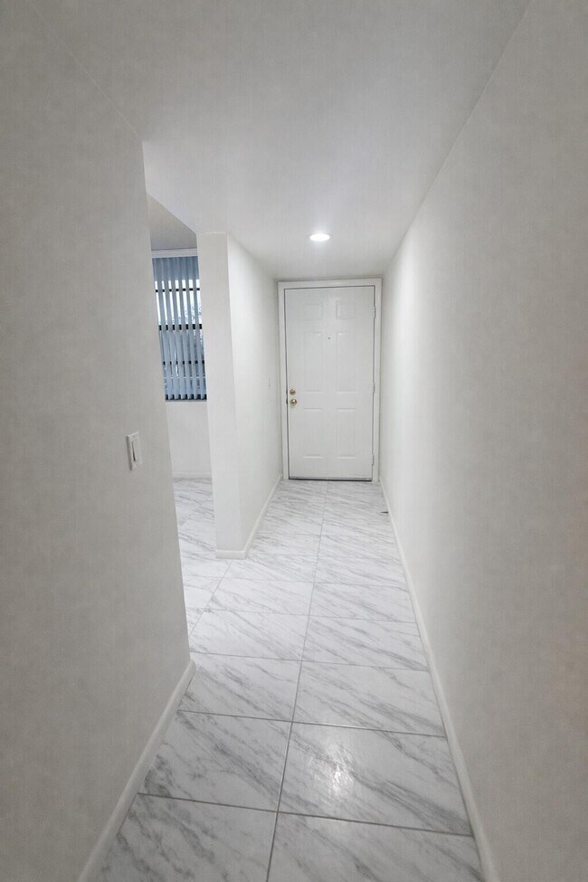 Building Photo - 3826 Whitehall Dr