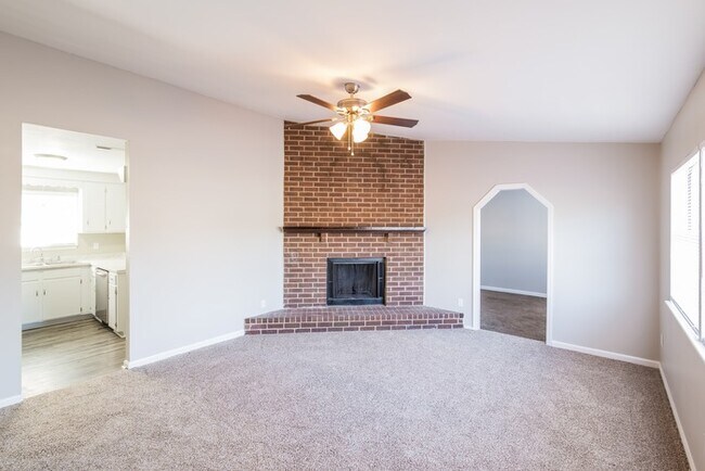 Foto del edificio - 3425 Smoketree Ct