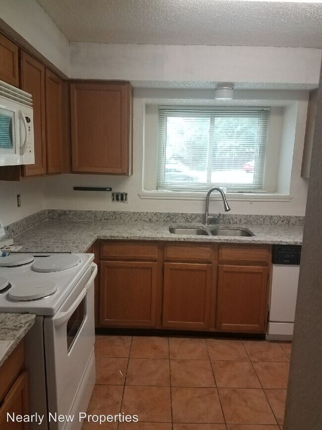 Building Photo - 3 br, 2 bath House - 2421 Trenton Circle