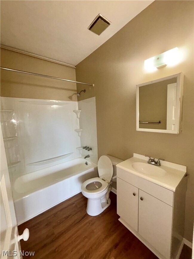 Foto del edificio - 1066 E 62nd St