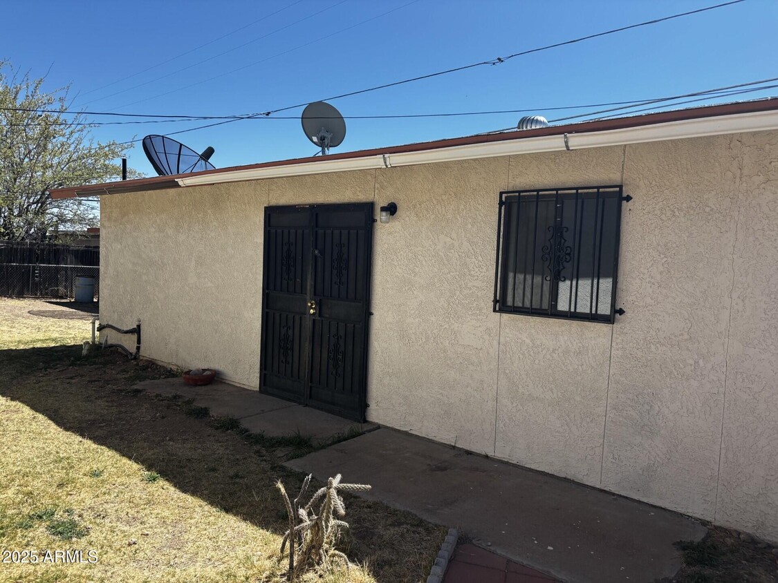 Foto principal - 611 Santa Cruz Dr