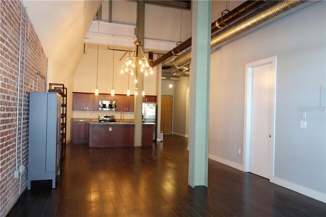 Building Photo - 1501 W Horatio St