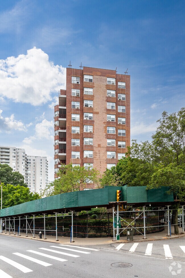 Building Photo - The Briar Cliff Apartments