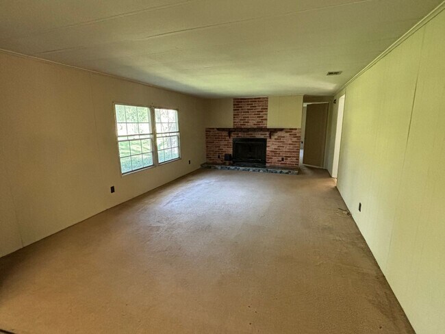 Building Photo - 3 Bedroom/2 Bath home in Lowndes County