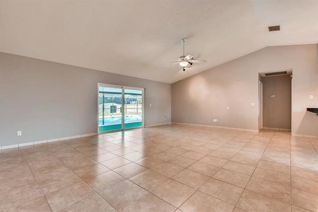 Building Photo - 1529 Highcrest Cir, Valrico, FL, 33596