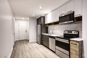 Building Photo - 9675 Av. Papineau