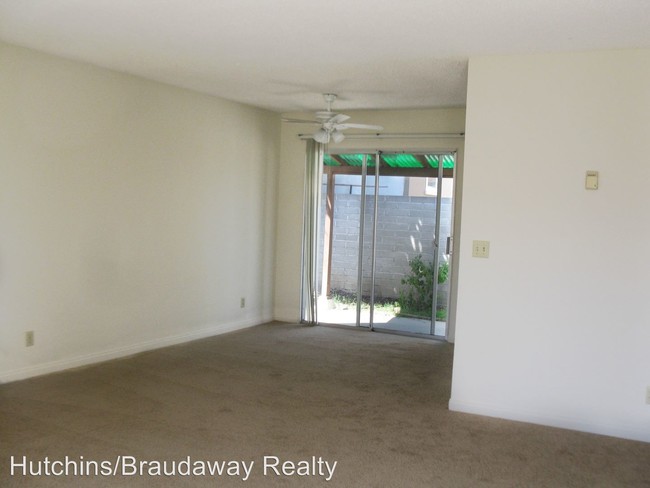 Building Photo - 2220-2222 Reo Dr