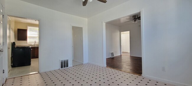 Foto del edificio - 8542 Ironwood St