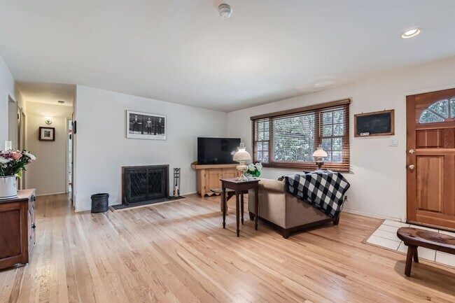 Foto del edificio - *Short-term rental* 4 Bd/3 Ba Home in Sout...